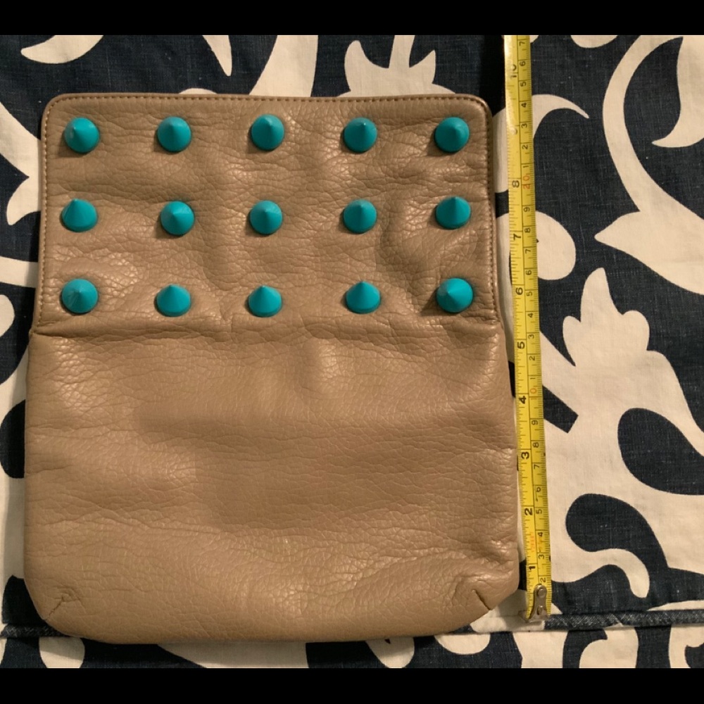 Clutch - Picture 2 of 4